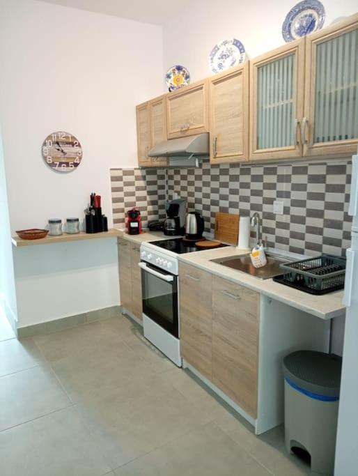 Downtown Apartment With Private Parking Rhodes City Exterior photo